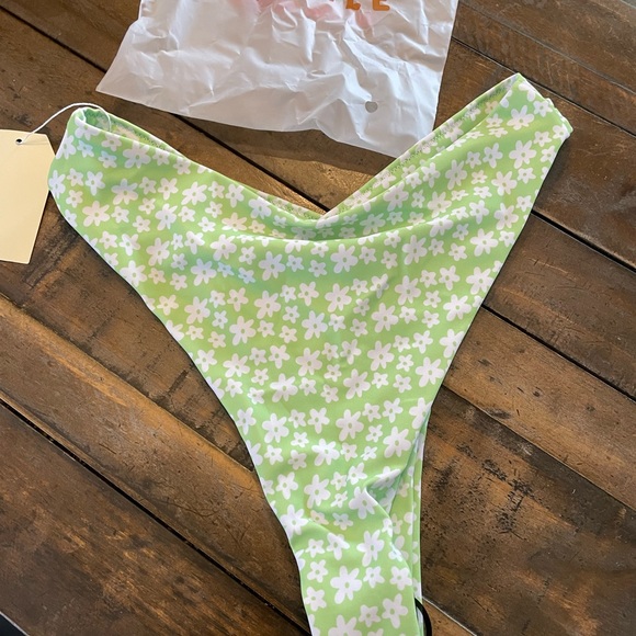 Aurelle Hopie Swim Bottoms in high cut - Picture 4 of 5